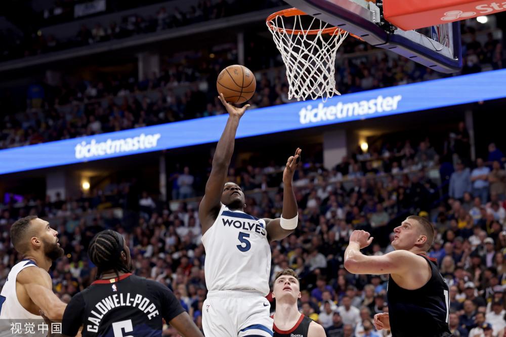 他在青年时 他在青年时