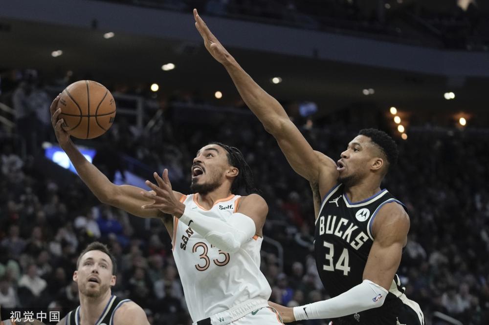 他的年轻球 他的年轻球